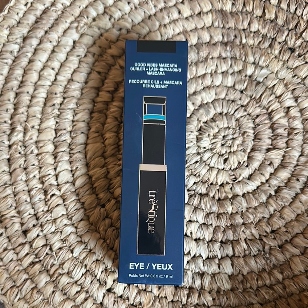 treStiQue Black Mascara for Voluminous Lashes